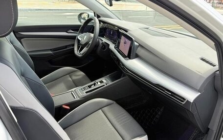 Volkswagen Golf VIII, 2023 год, 2 600 000 рублей, 11 фотография