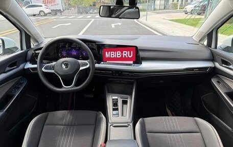 Volkswagen Golf VIII, 2023 год, 2 600 000 рублей, 10 фотография