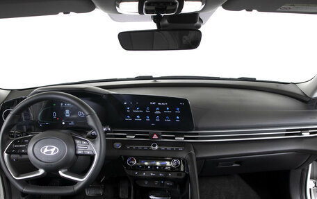 Hyundai Elantra, 2023 год, 1 998 000 рублей, 13 фотография