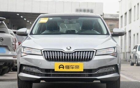 Skoda Superb III рестайлинг, 2025 год, 3 190 000 рублей, 2 фотография