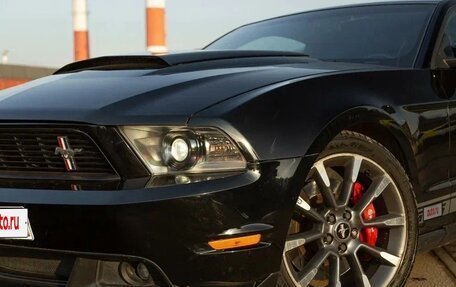 Ford Mustang VI рестайлинг, 2011 год, 3 500 000 рублей, 4 фотография
