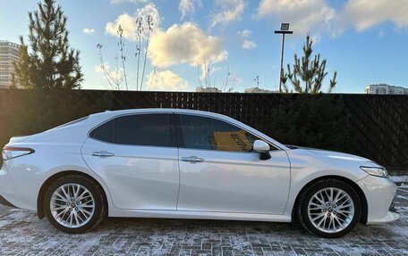 Toyota Camry, 2018 год, 2 850 000 рублей, 4 фотография
