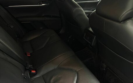 Toyota Camry, 2018 год, 2 850 000 рублей, 21 фотография