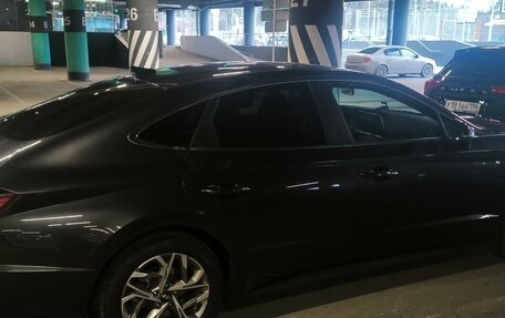 Hyundai Sonata VIII, 2021 год, 2 300 000 рублей, 2 фотография