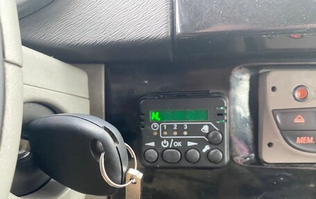 Renault Kangoo II рестайлинг, 2010 год, 745 000 рублей, 3 фотография