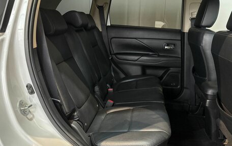 Mitsubishi Outlander III рестайлинг 3, 2012 год, 1 189 000 рублей, 13 фотография