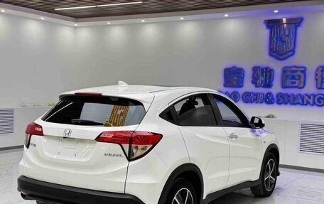 Honda Vezel, 2021 год, 1 650 000 рублей, 6 фотография
