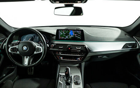 BMW 5 серия, 2018 год, 3 199 700 рублей, 13 фотография