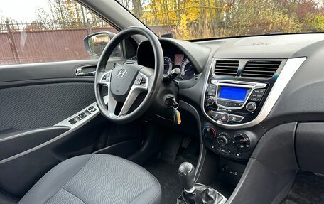 Hyundai Solaris II рестайлинг, 2011 год, 740 000 рублей, 30 фотография