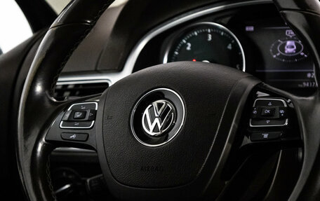 Volkswagen Touareg III, 2017 год, 2 999 000 рублей, 8 фотография