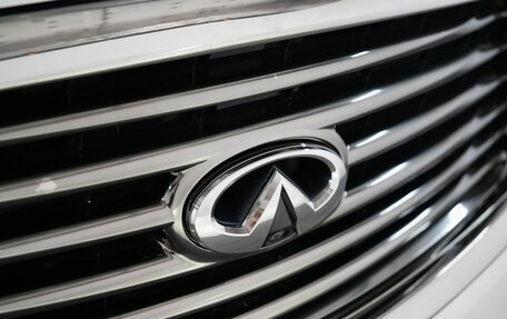 Infiniti QX56, 2010 год, 2 100 000 рублей, 21 фотография