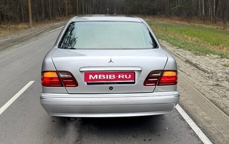 Mercedes-Benz E-Класс, 2001 год, 650 000 рублей, 4 фотография