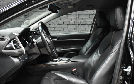 Toyota Camry, 2019 год, 2 600 000 рублей, 20 фотография