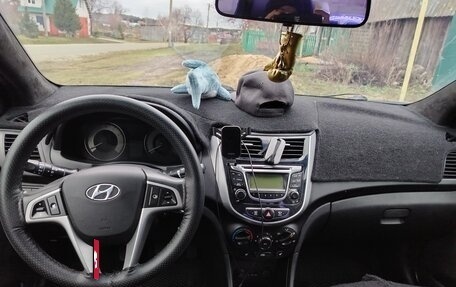 Hyundai Solaris II рестайлинг, 2014 год, 900 000 рублей, 11 фотография