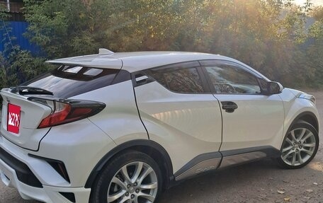 Toyota C-HR I рестайлинг, 2016 год, 1 910 000 рублей, 1 фотография