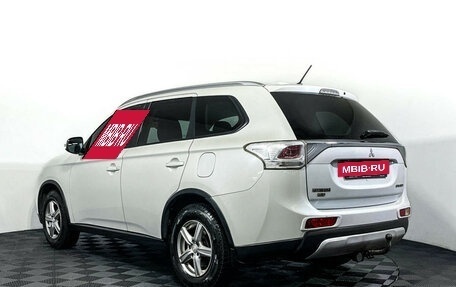 Mitsubishi Outlander III рестайлинг 3, 2014 год, 1 397 000 рублей, 7 фотография