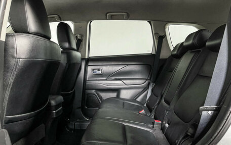 Mitsubishi Outlander III рестайлинг 3, 2014 год, 1 397 000 рублей, 10 фотография