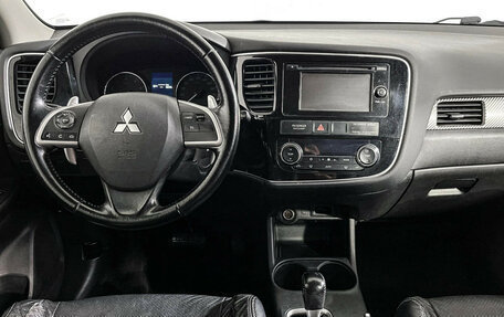 Mitsubishi Outlander III рестайлинг 3, 2014 год, 1 397 000 рублей, 12 фотография
