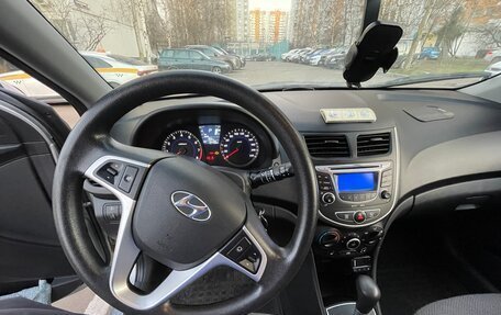Hyundai Solaris II рестайлинг, 2011 год, 970 000 рублей, 14 фотография