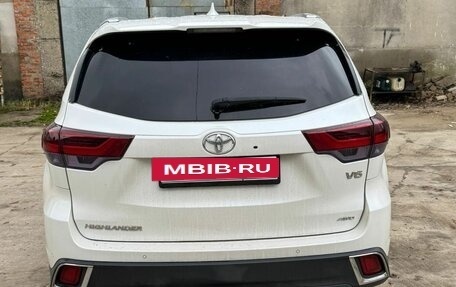 Toyota Highlander III, 2018 год, 3 750 000 рублей, 8 фотография