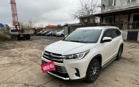 Toyota Highlander III, 2018 год, 3 750 000 рублей, 2 фотография