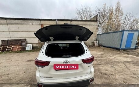 Toyota Highlander III, 2018 год, 3 750 000 рублей, 9 фотография