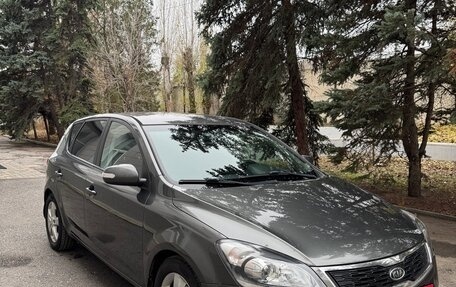 KIA cee'd I рестайлинг, 2010 год, 880 000 рублей, 7 фотография