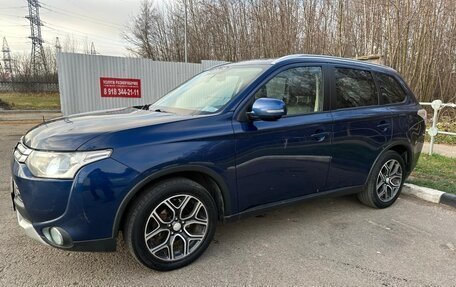 Mitsubishi Outlander III рестайлинг 3, 2014 год, 1 490 000 рублей, 2 фотография