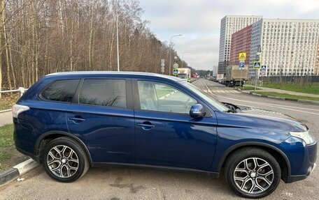 Mitsubishi Outlander III рестайлинг 3, 2014 год, 1 490 000 рублей, 3 фотография