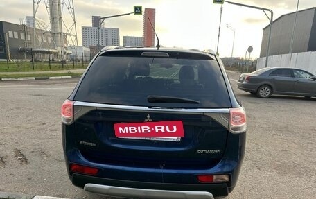 Mitsubishi Outlander III рестайлинг 3, 2014 год, 1 490 000 рублей, 5 фотография