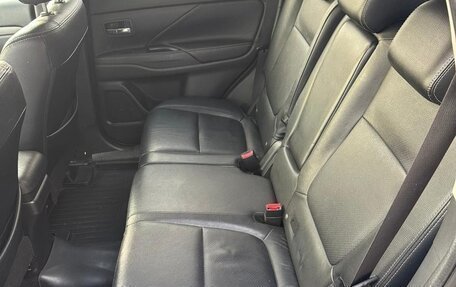 Mitsubishi Outlander III рестайлинг 3, 2014 год, 1 490 000 рублей, 8 фотография