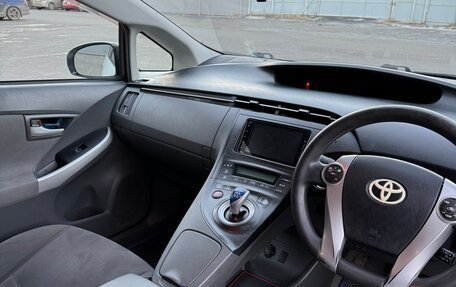 Toyota Prius, 2011 год, 820 000 рублей, 3 фотография