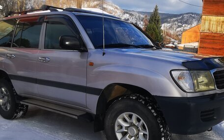 Toyota Land Cruiser 100 рестайлинг 2, 2001 год, 2 000 000 рублей, 3 фотография