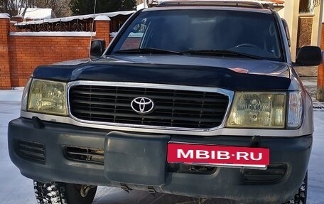 Toyota Land Cruiser 100 рестайлинг 2, 2001 год, 2 000 000 рублей, 2 фотография