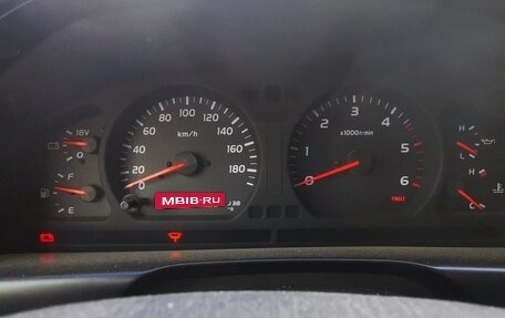 Toyota Land Cruiser 100 рестайлинг 2, 2001 год, 2 000 000 рублей, 8 фотография