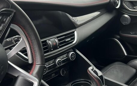 Alfa Romeo Giulia II, 2022 год, 3 050 000 рублей, 12 фотография