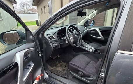 Mitsubishi Pajero Sport III рестайлинг, 2019 год, 2 800 000 рублей, 9 фотография