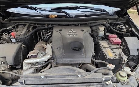 Mitsubishi Pajero Sport III рестайлинг, 2019 год, 2 800 000 рублей, 11 фотография