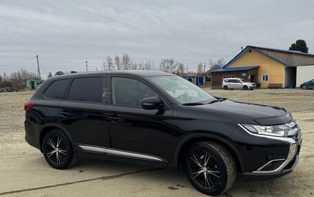 Mitsubishi Outlander III рестайлинг 3, 2018 год, 1 850 000 рублей, 3 фотография