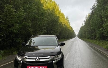 Mitsubishi Outlander III рестайлинг 3, 2018 год, 1 850 000 рублей, 6 фотография