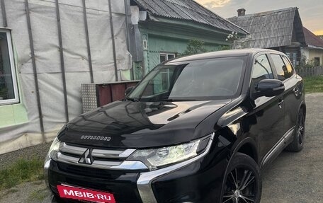 Mitsubishi Outlander III рестайлинг 3, 2018 год, 1 850 000 рублей, 7 фотография
