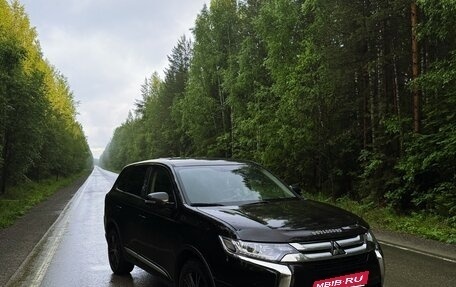 Mitsubishi Outlander III рестайлинг 3, 2018 год, 1 850 000 рублей, 5 фотография
