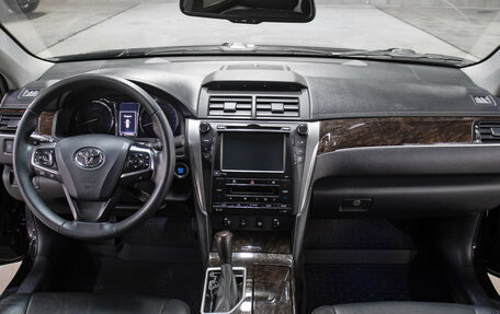 Toyota Camry, 2016 год, 2 080 000 рублей, 14 фотография