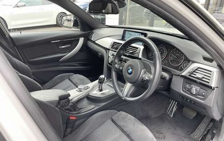 BMW 3 серия, 2018 год, 1 296 000 рублей, 12 фотография