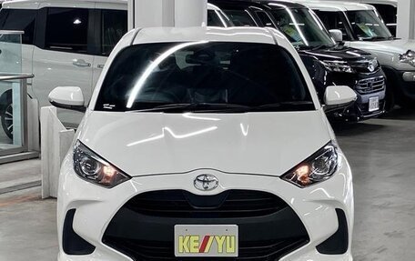 Toyota Yaris, 2022 год, 1 160 586 рублей, 2 фотография