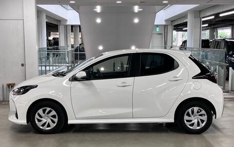 Toyota Yaris, 2022 год, 1 160 586 рублей, 7 фотография