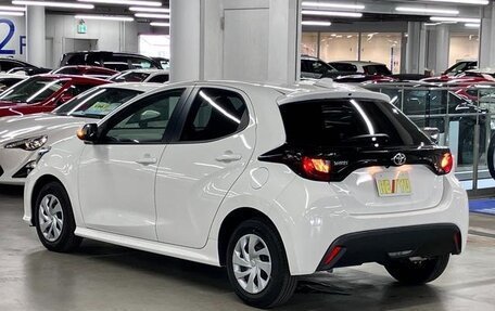 Toyota Yaris, 2022 год, 1 160 586 рублей, 6 фотография