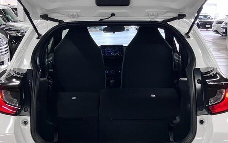 Toyota Yaris, 2022 год, 1 160 586 рублей, 12 фотография