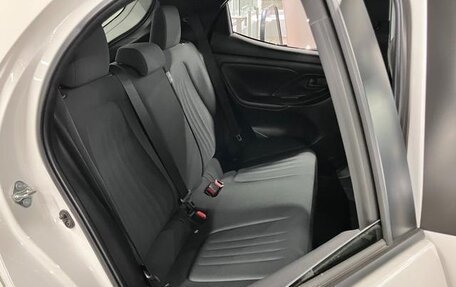 Toyota Yaris, 2022 год, 1 160 586 рублей, 10 фотография