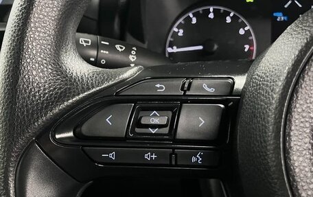 Toyota Yaris, 2022 год, 1 160 586 рублей, 23 фотография